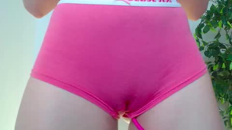 Snapshot of _little_misss chatting on 10/07/25, 09:28 Mila online show from 10/07/25, 09:28