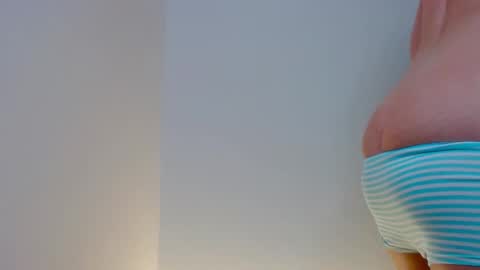 Snapshot of _little_misss chatting on 11/30/25, 07:23 Mila online show from 11/30/25, 07:23