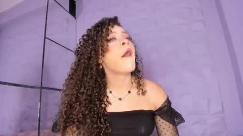 Snapshot of _littlelia chatting on 10/11/25, 01:42 Anna online show from 10/11/25, 01:42