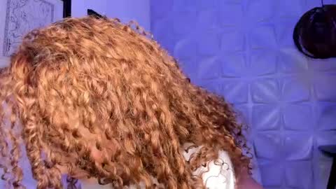 Snapshot of _littlelia chatting on 06/04/26, 10:54 Anna online show from 06/04/26, 10:54