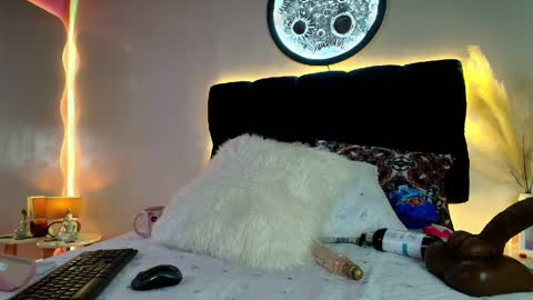 Snapshot of _lorrayne_ chatting on 04/04/26, 12:35 Lorrayne online show from 04/04/26, 12:35