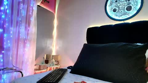Snapshot of _lorrayne_ chatting on 04/28/26, 12:21 Lorrayne online show from 04/28/26, 12:21