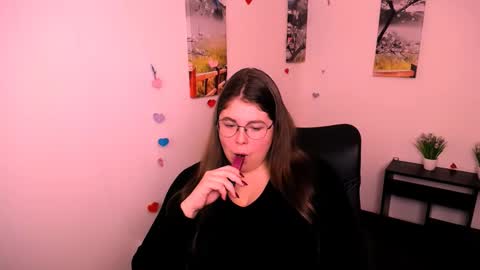 Mary online show from 10/24/25, 07:21