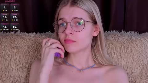 Monica online show from 11/28/25, 07:49