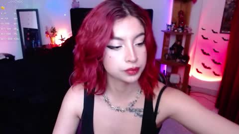 Snapshot of _lucyx__ chatting on 10/05/25, 08:29 Queen. Help me reach 100 thumbs up online show from 10/05/25, 08:29