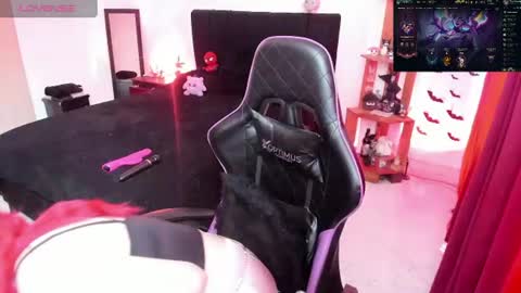 Queen.  Help me reach 100 thumbs up  online show from 06/18/26, 07:29