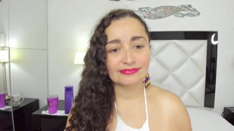  luna  sweet  online show from 01/29/25, 03:33