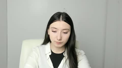 Luna online show from 10/17/25, 05:43