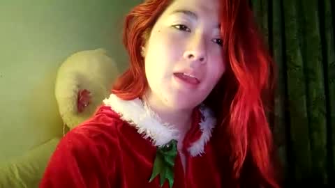 _lunaa__ online show from 12/31/24, 04:16