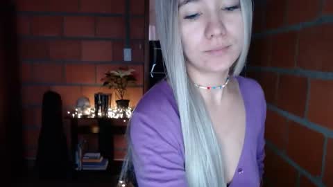 Snapshot of _lunablondie_ chatting on 01/09/25, 01:56 _lunablondie_ online show from 01/09/25, 01:56