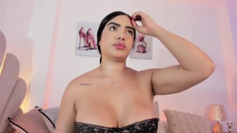 Snapshot of _luuciana_ chatting on 03/18/26, 04:04 _luuciana_ online show from 03/18/26, 04:04