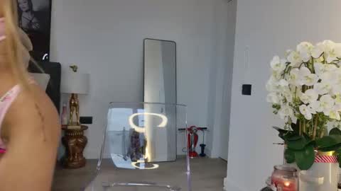 Luxie online show from 09/11/25, 06:35