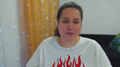 Snapshot of _madalexa_ chatting on 10/27/25, 03:27 Alexa online show from 10/27/25, 03:27