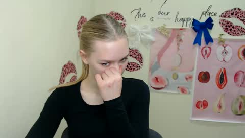 Clara online show from 12/22/24, 09:33