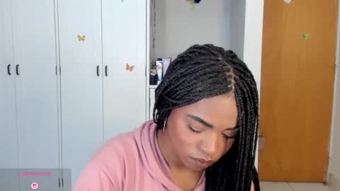 Snapshot of _marcela_22 chatting on 09/24/25, 04:05 MARCELA online show from 09/24/25, 04:05