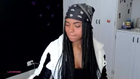 Snapshot of _marcela_22 chatting on 10/05/25, 09:56 MARCELA online show from 10/05/25, 09:56