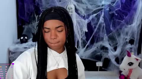 Snapshot of _marcela_22 chatting on 10/17/25, 12:36 MARCELA online show from 10/17/25, 12:36