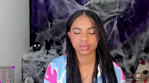 Snapshot of _marcela_22 chatting on 10/19/25, 10:21 MARCELA online show from 10/19/25, 10:21