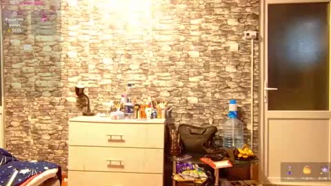 Snapshot of _mari___ chatting on 12/24/24, 07:39  Mari  online show from 12/24/24, 07:39