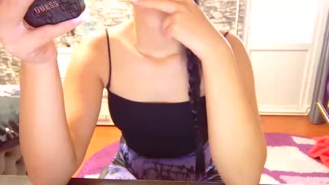 Snapshot of _mari___ chatting on 09/19/25, 08:05  Mari  online show from 09/19/25, 08:05