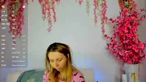 Snapshot of _mari_so chatting on 07/29/26, 12:58 Scarlett online show from 07/29/26, 12:58