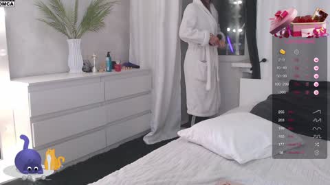 Mari online show from 12/21/24, 11:01