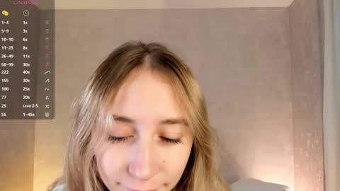  Gwen  online show from 10/10/25, 03:05