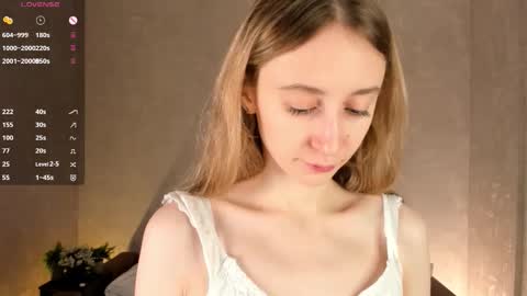  Gwen  online show from 10/19/25, 02:45