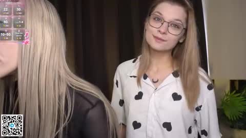 Elva and Kate  online show from 11/02/25, 07:33