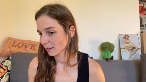 Snapshot of _meg chatting on 11/07/25, 09:31 Meg online show from 11/07/25, 09:31