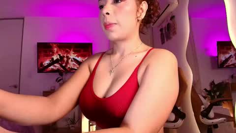 Snapshot of _megan_akbar chatting on 09/09/25, 12:05 Marce online show from 09/09/25, 12:05