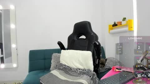 Snapshot of _megganjobs chatting on 11/23/25, 02:28 Juli online show from 11/23/25, 02:28