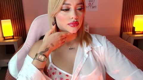 Snapshot of _meliblue chatting on 12/17/25, 07:42 Meli online show from 12/17/25, 07:42