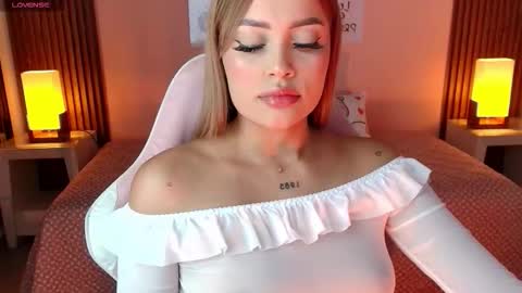 Snapshot of _meliblue chatting on 12/21/25, 06:26 Meli online show from 12/21/25, 06:26