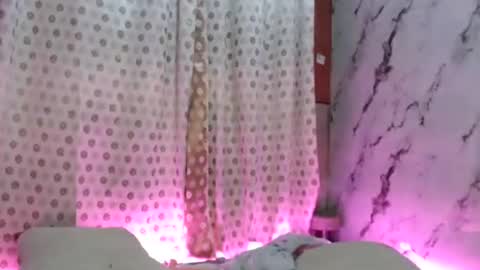 Snapshot of _mellyxxx chatting on 07/05/26, 04:19 Melly online show from 07/05/26, 04:19