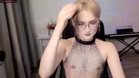 _meow_neko_ online show from 04/25/26, 11:13