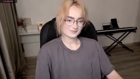 _meow_neko_ online show from 07/06/26, 12:46