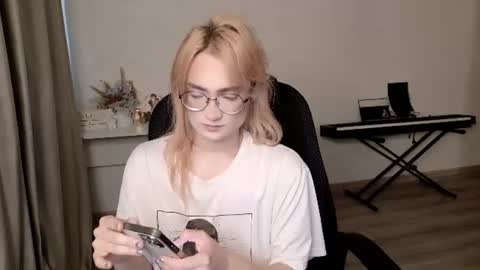 _meow_neko_ online show from 07/14/26, 11:49