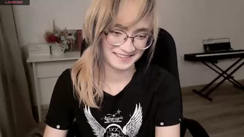 _meow_neko_ online show from 07/25/26, 02:42