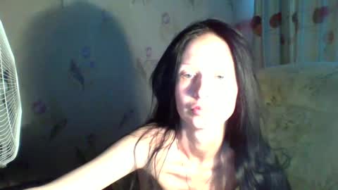 Snapshot of _merrry_ chatting on 06/12/26, 11:42 Merry online show from 06/12/26, 11:42