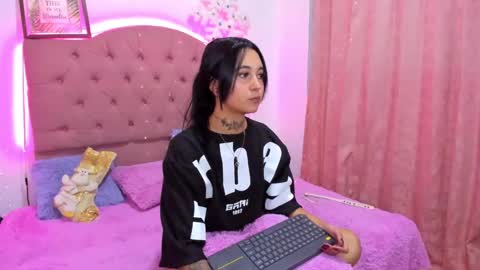 Mia online show from 12/30/24, 12:00