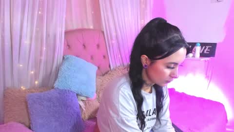 Mia online show from 02/13/25, 12:02