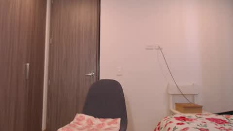 Snapshot of _mia_angel17 chatting on 02/15/25, 06:01 MIA online show from 02/15/25, 06:01