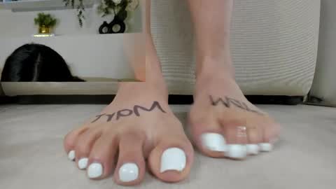 Snapshot of _miamonroee_ chatting on 06/03/26, 10:59 Mia online show from 06/03/26, 10:59