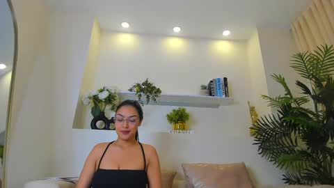 Snapshot of _miamonroee_ chatting on 06/05/26, 09:53 Mia online show from 06/05/26, 09:53