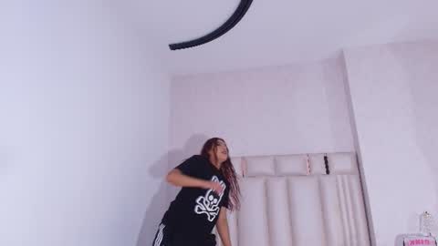 Mia  online show from 06/24/26, 11:53