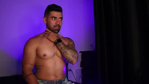 Snapshot of _mikestone chatting on 10/08/25, 10:29 soy mike online show from 10/08/25, 10:29