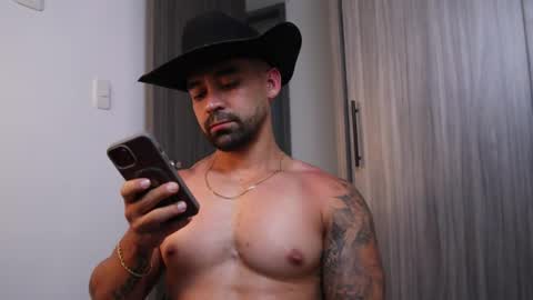 Snapshot of _mikestone chatting on 12/02/25, 08:26 soy mike online show from 12/02/25, 08:26