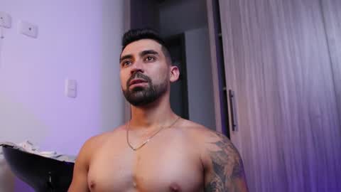 Snapshot of _mikestone chatting on 12/14/25, 01:44 soy mike online show from 12/14/25, 01:44