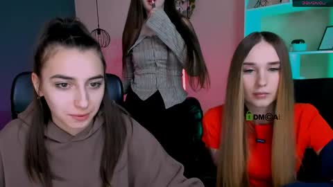Snapshot of _mila_fire chatting on 03/17/26, 09:56 your Mila online show from 03/17/26, 09:56